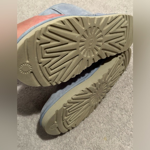 Classic Short Boot Uggs - Blue - Size 5 - Picture 3 of 6